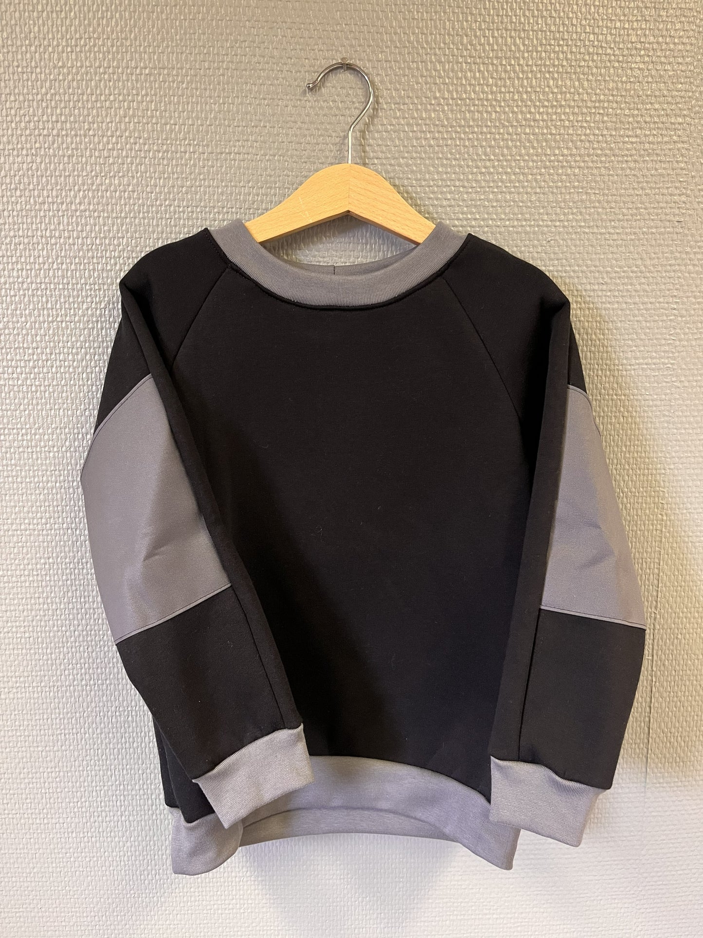 Sweater, black-grey, several sizes
