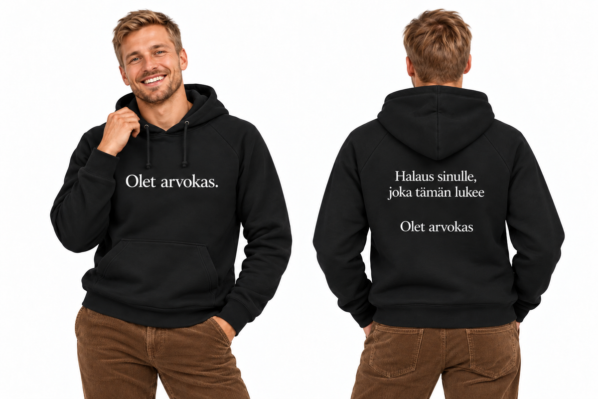 arvokas-hoodie-black – huolellisesti sovitettu kampanjavaatteen havainnekuva edestä ja takaa