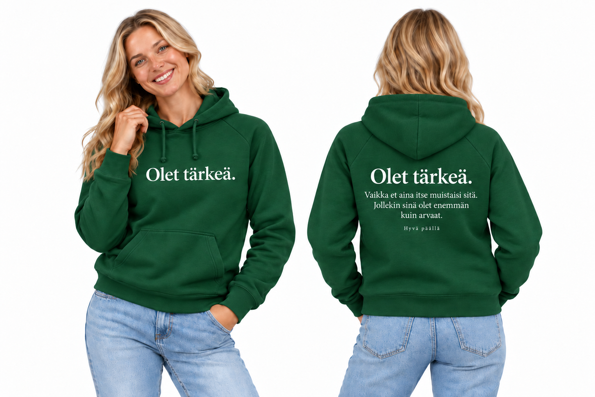 tarkea-hoodie-green – huolellisesti sovitettu kampanjavaatteen havainnekuva edestä ja takaa