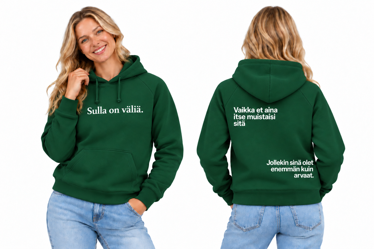 valia-hoodie-green – huolellisesti sovitettu kampanjavaatteen havainnekuva edestä ja takaa